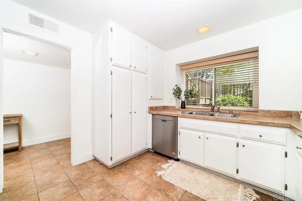 https://cdn.realtyfeed.com/cdn/127/307076633/59dce963bb6b11dbd15ea0115b5c093d.webp