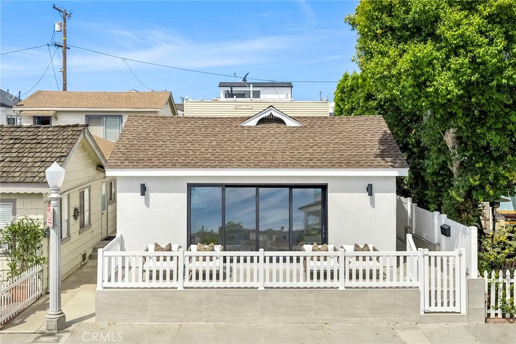 121 Marine Avenue