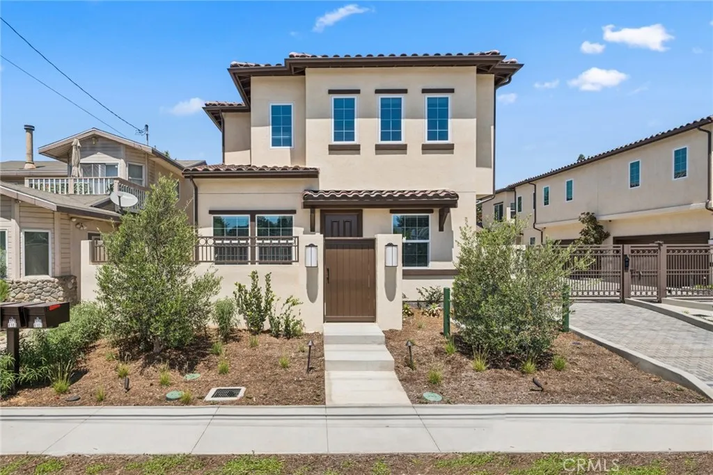 Costa Mesa, CA 92627
