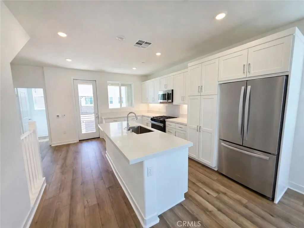27457 Novella, Valencia, CA 91318 - Photo 5 of 32, Valencia, CA