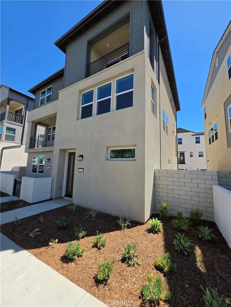 27457 Novella, Valencia, CA 91318 - Photo 3 of 32, Valencia, CA