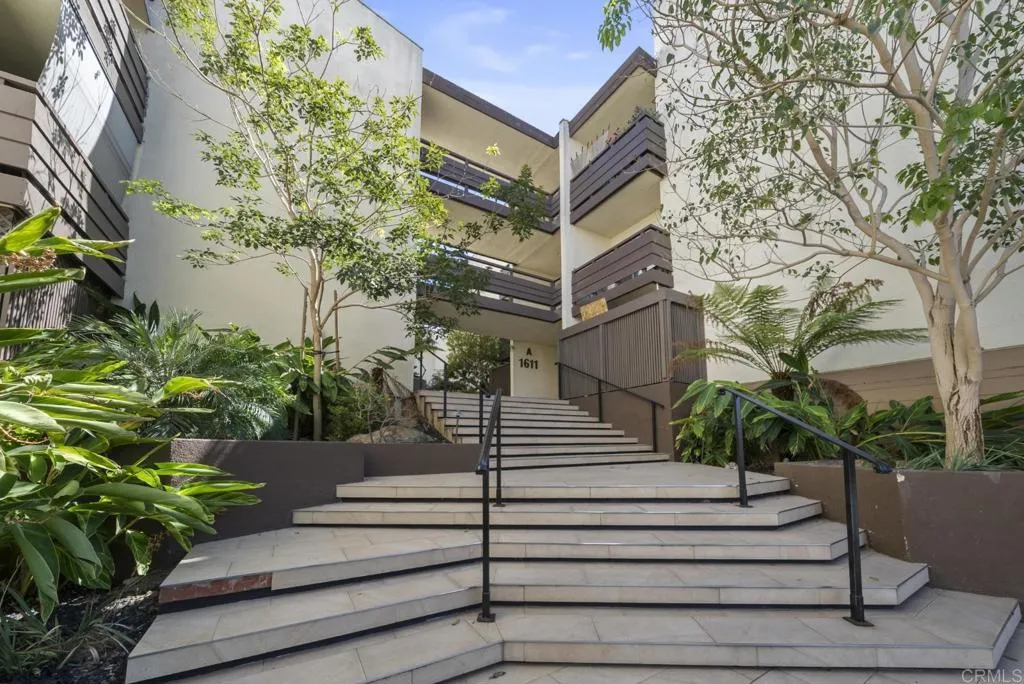 https://cdn.realtyfeed.com/cdn/127/307076849/652cbc6f32ae28cd31df15805461d4b1.webp