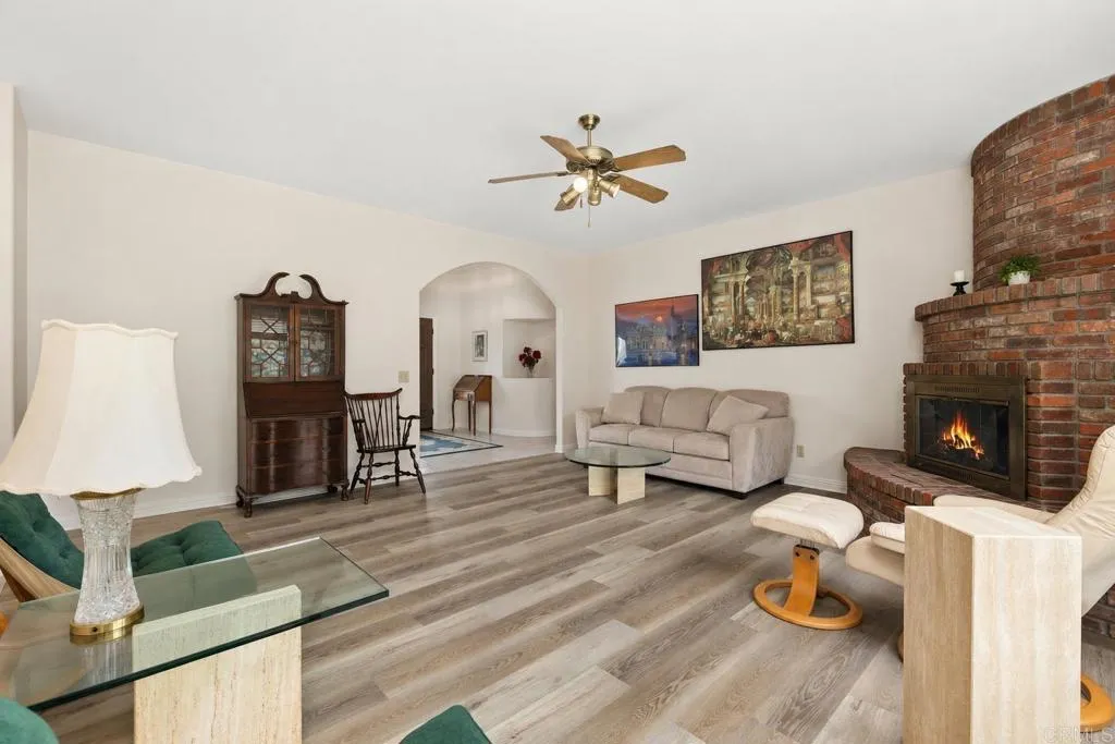 https://cdn.realtyfeed.com/cdn/127/307076908/93dbc4865459837bca1640b2569de4ef.webp