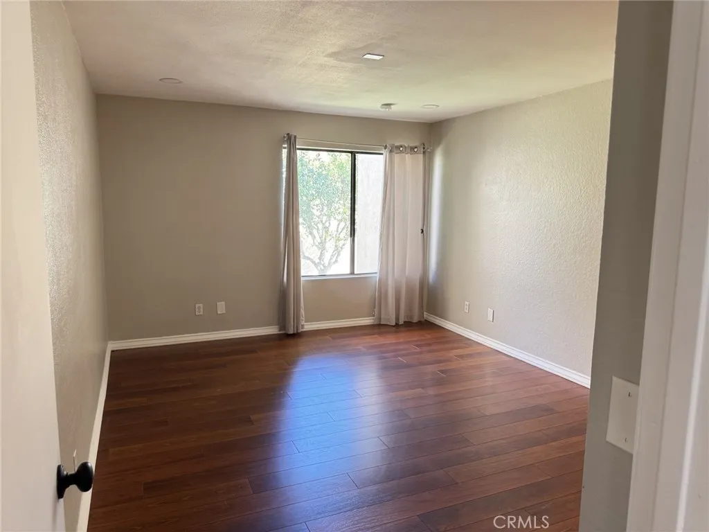 https://cdn.realtyfeed.com/cdn/127/307076912/74cb4af306eaa084a6df729423fc5b5d.webp