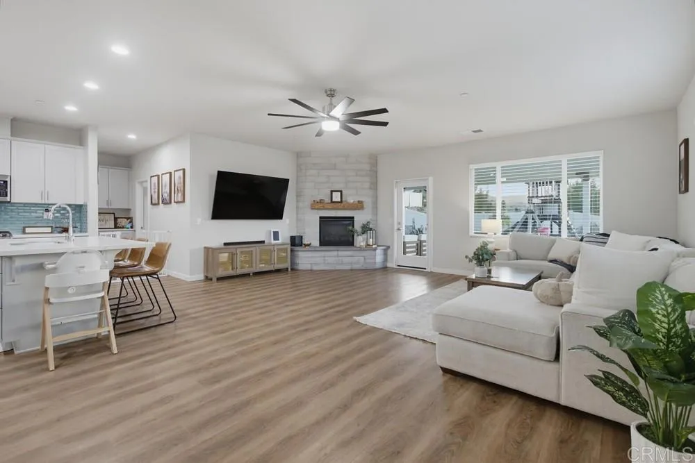 https://cdn.realtyfeed.com/cdn/127/307077073/115baf9ce808195681a57a444b532fad.webp