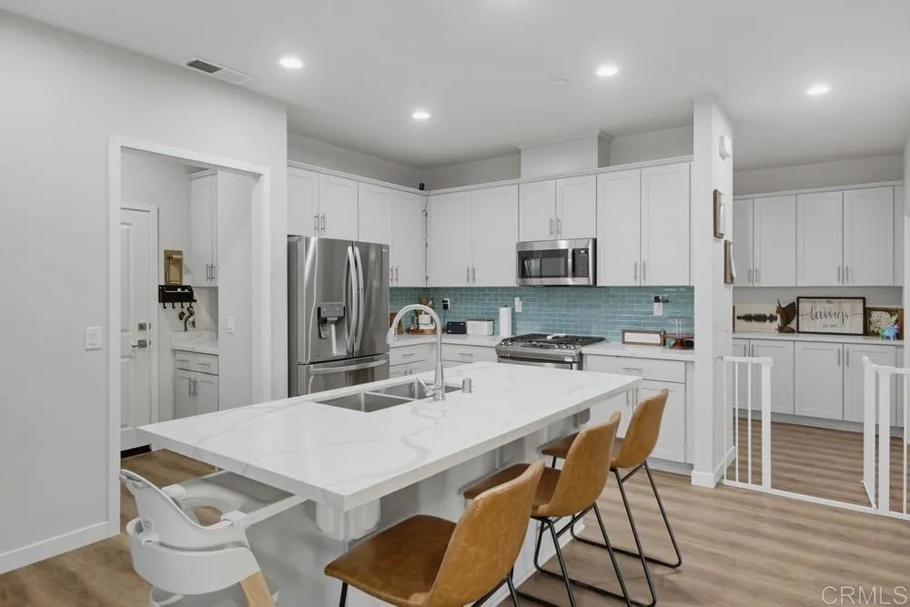 https://cdn.realtyfeed.com/cdn/127/307077073/1371570cb8adcd82ea71ab80ae2a9d58.webp
