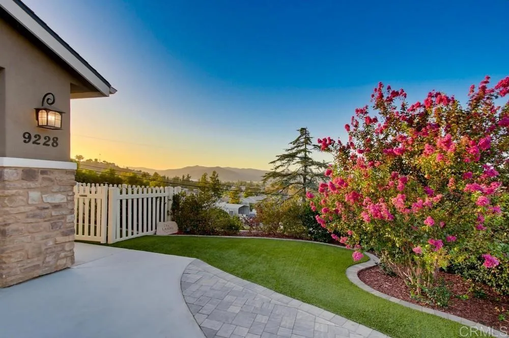 https://cdn.realtyfeed.com/cdn/127/307077073/40bd932ce9c25c83517e0d80f0213aae.webp