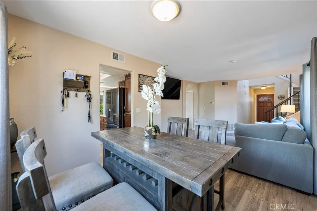 https://cdn.realtyfeed.com/cdn/127/307077169/96bdbbde497d651f46e9cacc02dc0d4f.webp