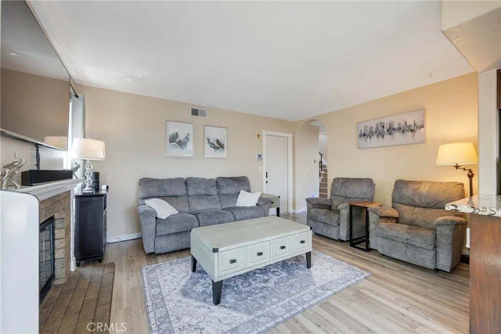 https://cdn.realtyfeed.com/cdn/127/307077169/e5b022ff73caf37474afe1bc79ffa95d.webp