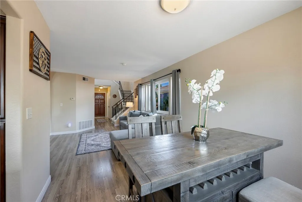 https://cdn.realtyfeed.com/cdn/127/307077169/f7eee94b5f0d1ec98fdd560bdc7b66c8.webp