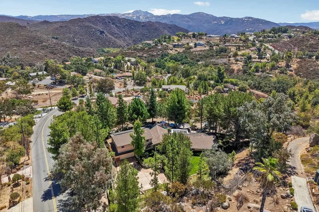 https://cdn.realtyfeed.com/cdn/127/307077200/258abf2d82c07fc7545514d509036073.webp