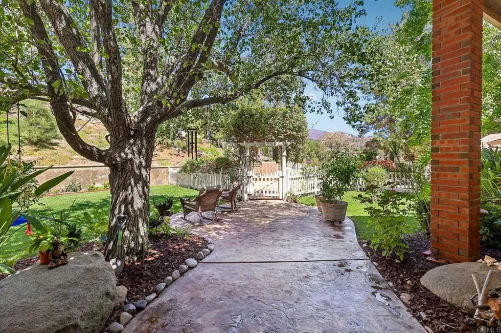 https://cdn.realtyfeed.com/cdn/127/307077200/a58db63cbe4b5d57c8374446b2872c89.webp