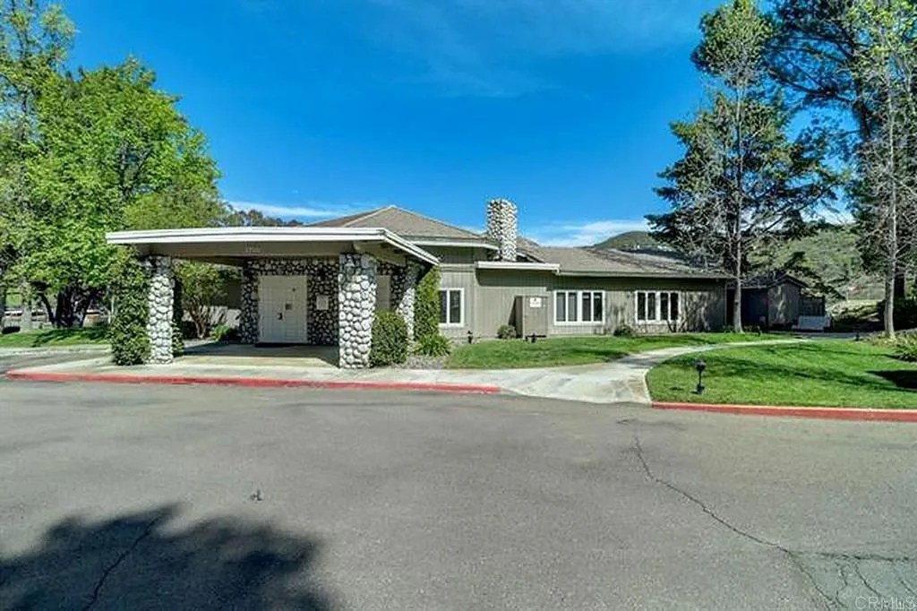 https://cdn.realtyfeed.com/cdn/127/307077200/aaaf0a7e4e922f2c2d2c6379a45d84e6.webp
