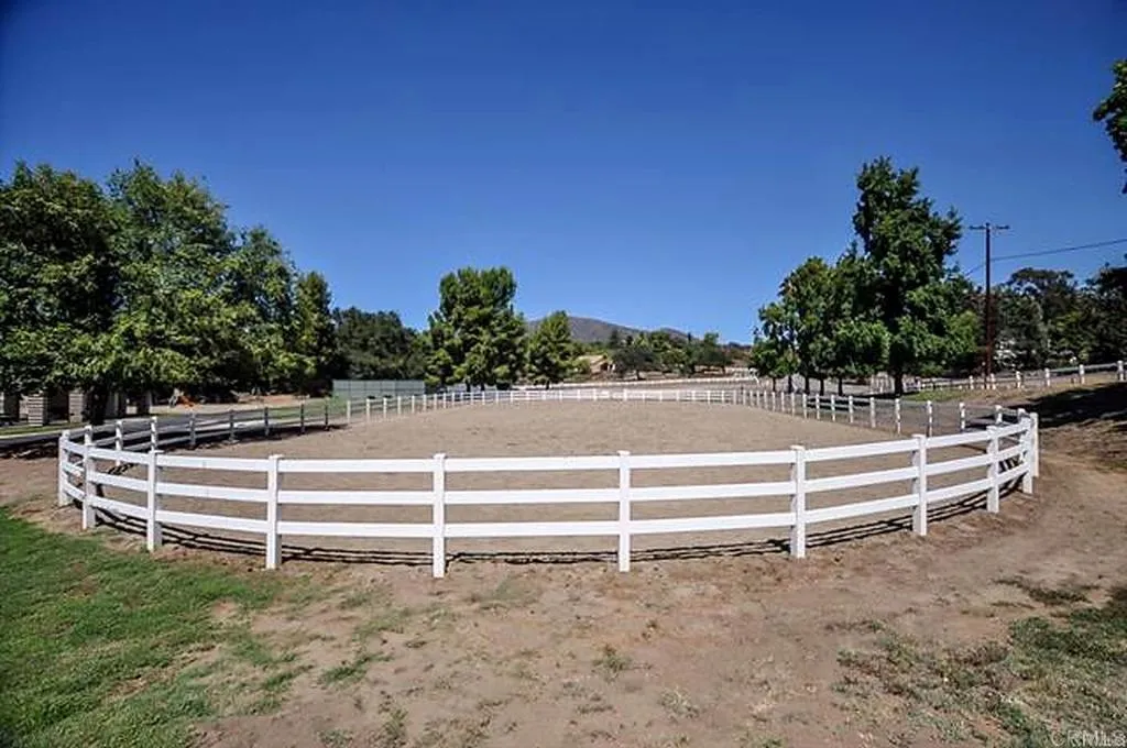 https://cdn.realtyfeed.com/cdn/127/307077200/b4f2b43a673c11b60c5905554b8e61f7.webp