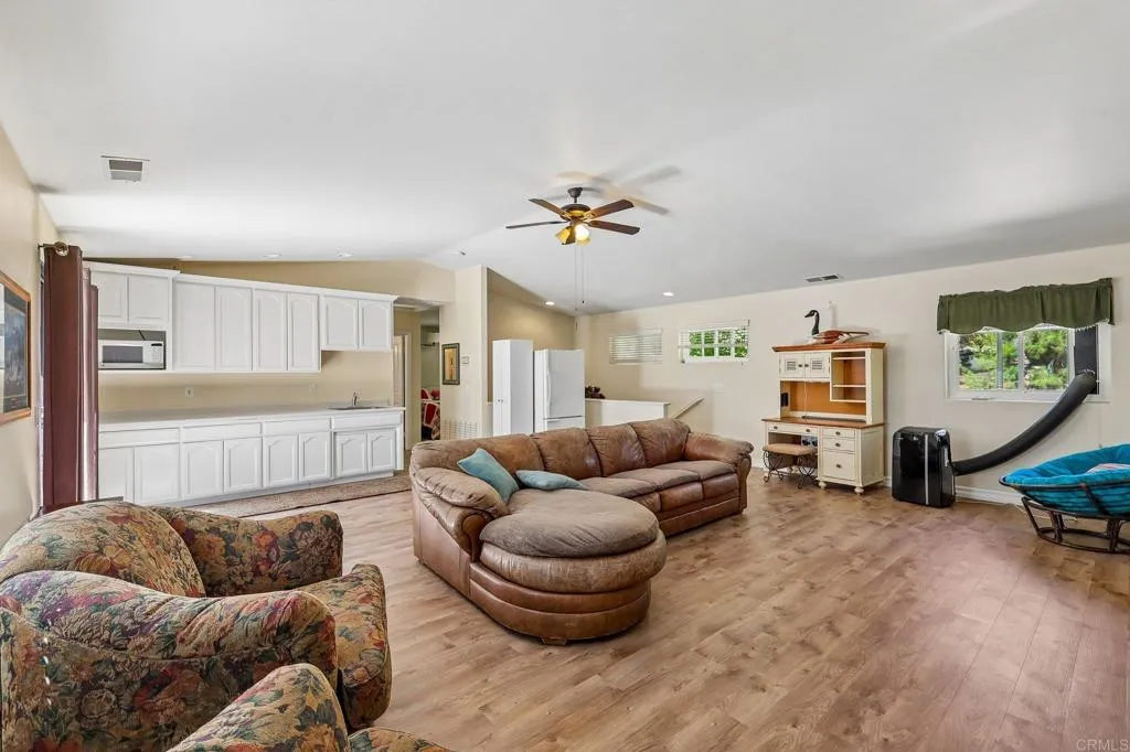 https://cdn.realtyfeed.com/cdn/127/307077200/b6857a9c447382eaac4178f310bb354f.webp