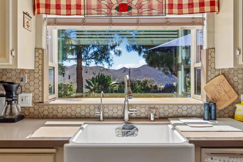 https://cdn.realtyfeed.com/cdn/127/307077200/c7d54674dc6bd4cf6d89b12c574be2a3.webp