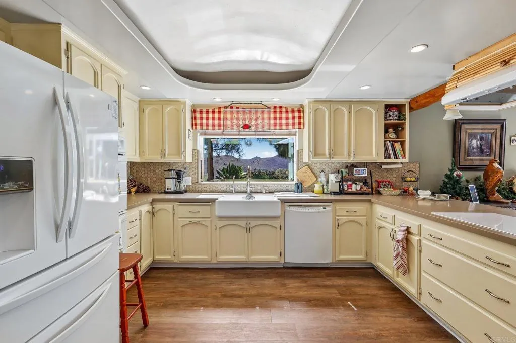 https://cdn.realtyfeed.com/cdn/127/307077200/d0f2348c1ce562492187bc686729592a.webp