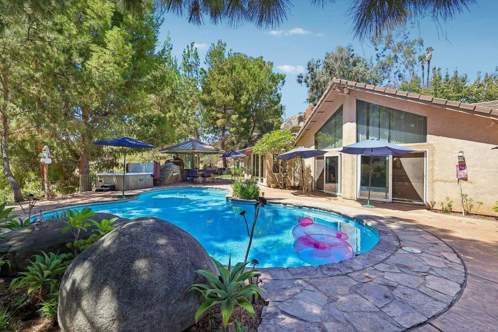 https://cdn.realtyfeed.com/cdn/127/307077200/f8b4bfb9b7701bfcd0151343f391116f.webp