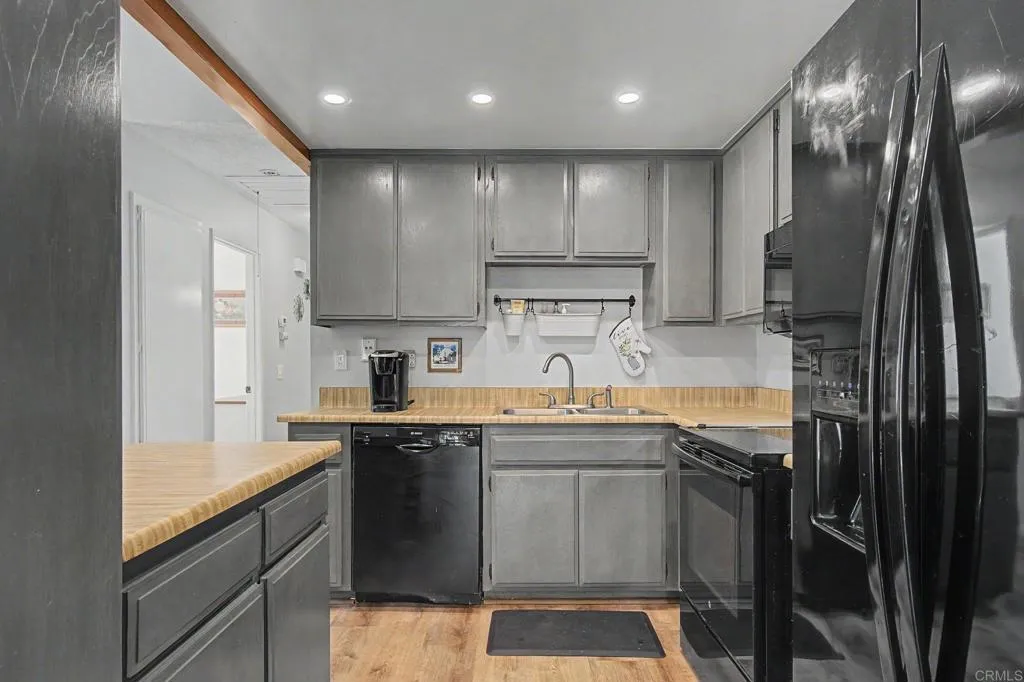 https://cdn.realtyfeed.com/cdn/127/307077253/c692ba71899a67663f6ad45f109f2220.webp
