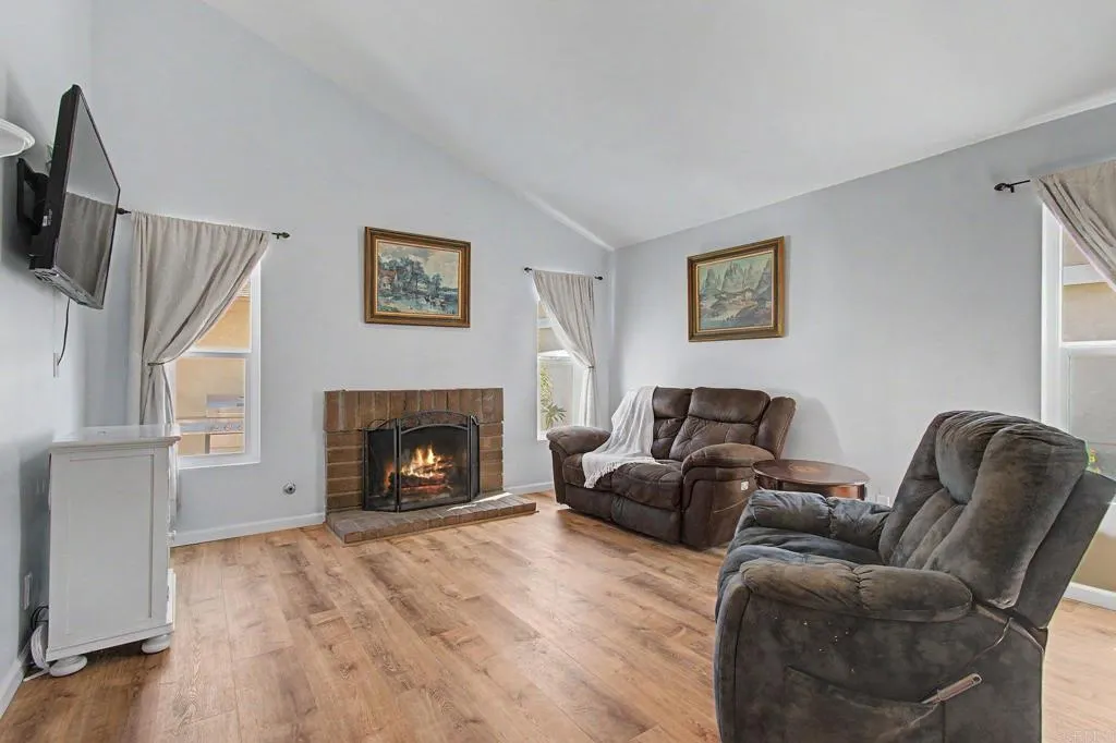 https://cdn.realtyfeed.com/cdn/127/307077253/c8cf4ede28610bb406af9b7f31d5259b.webp