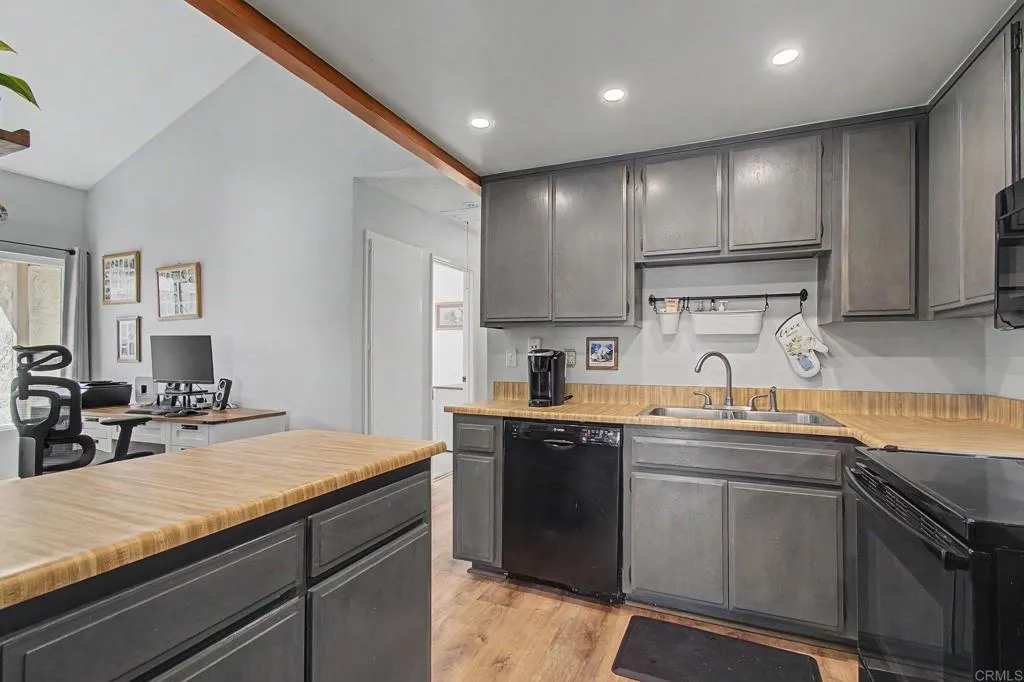 https://cdn.realtyfeed.com/cdn/127/307077253/da57d73cb490c80e5ad467b13f521b21.webp