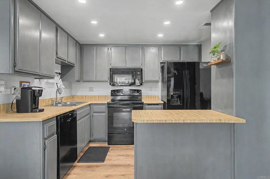 https://cdn.realtyfeed.com/cdn/127/307077253/fb1a8f7adb7b0db262b1bb70d0d25cdf.webp