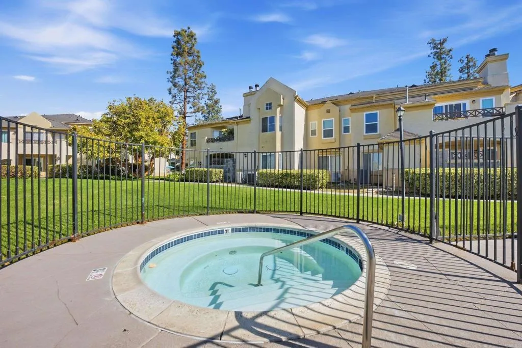 https://cdn.realtyfeed.com/cdn/127/307077291/b2d521f525cdae3b7d298bca2f92b167.webp