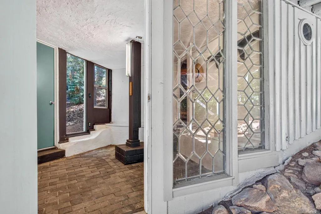 https://cdn.realtyfeed.com/cdn/127/307077361/1580deb8bfac1d1fe58cd94c7b1f84f4.webp
