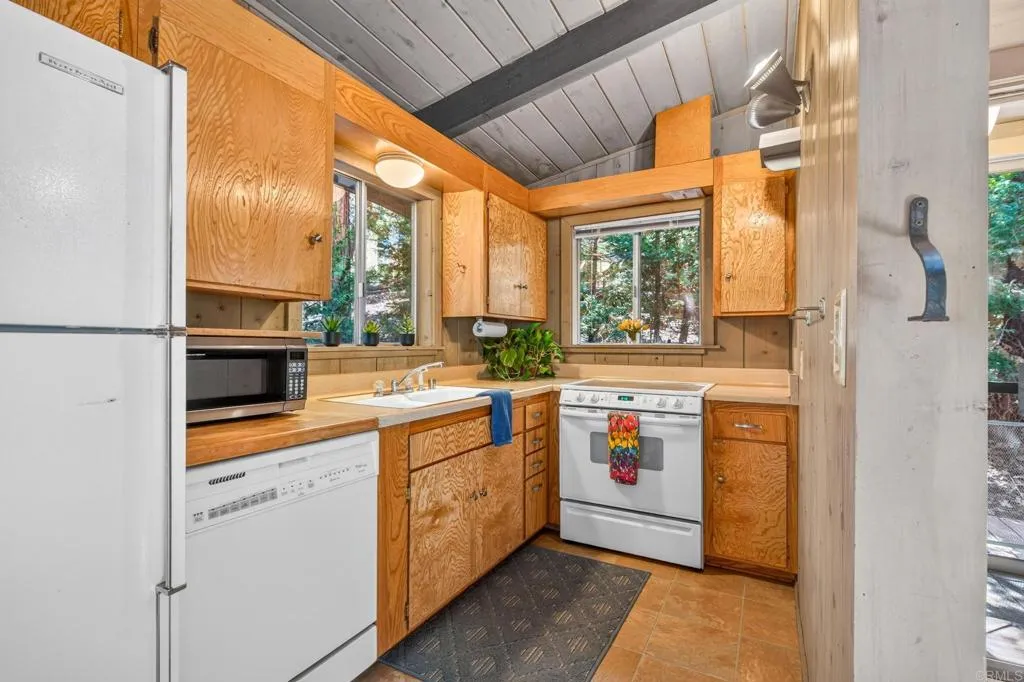 https://cdn.realtyfeed.com/cdn/127/307077361/576603abb50a49bd361dce6bb319fa52.webp