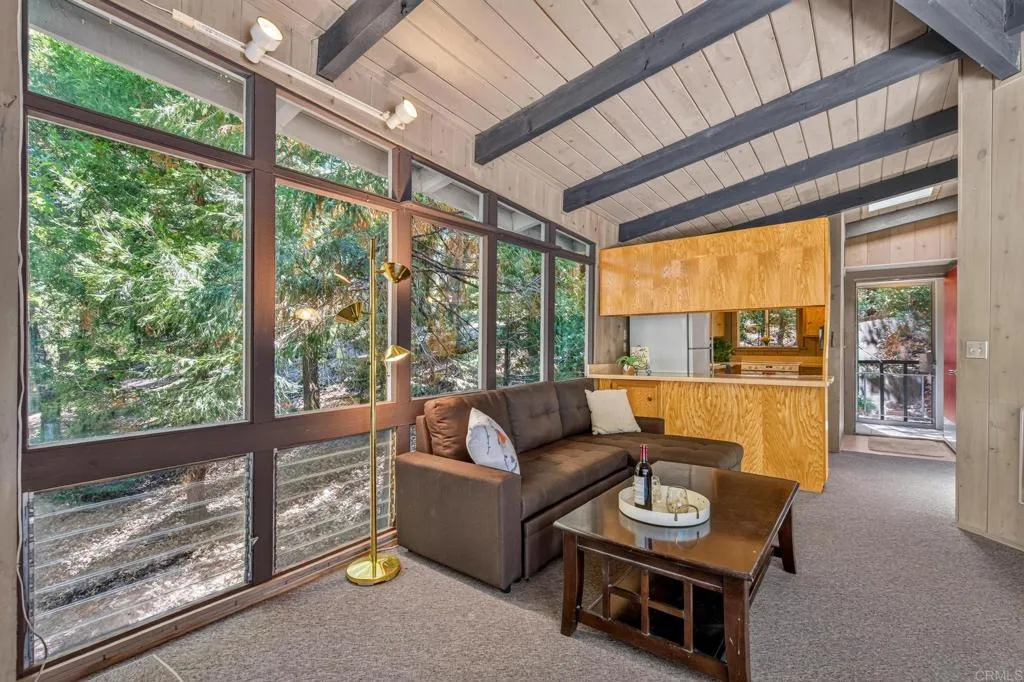 https://cdn.realtyfeed.com/cdn/127/307077361/6c05dad2ca8aa20bae7660196f6e0d2d.webp