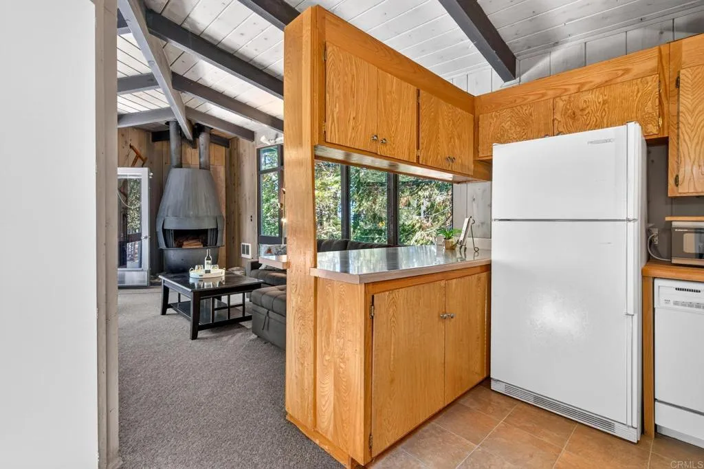 https://cdn.realtyfeed.com/cdn/127/307077361/bb01174a55ad3fb10c2523d3a83e86f6.webp