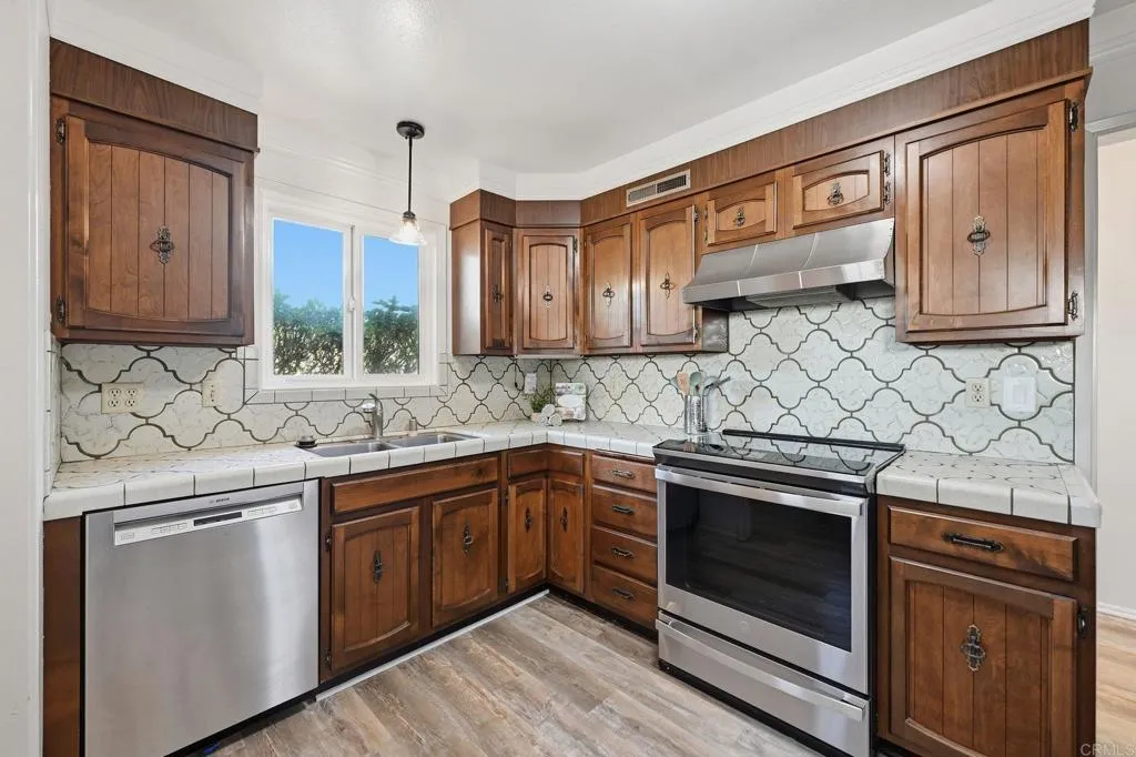 https://cdn.realtyfeed.com/cdn/127/307077444/57a034c665806e4d7997d22ffba30301.webp