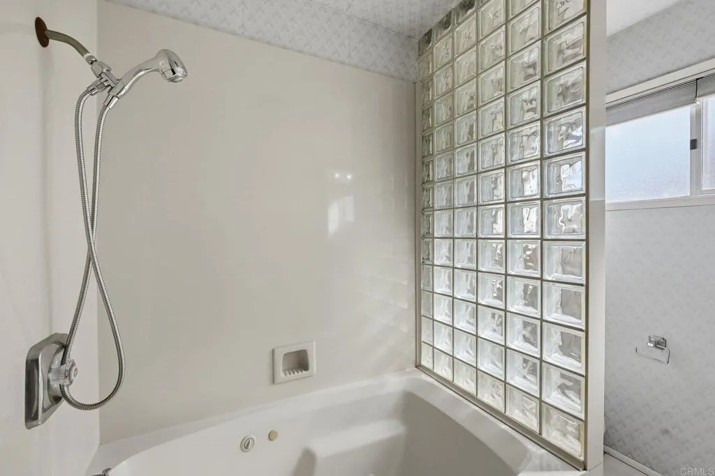 https://cdn.realtyfeed.com/cdn/127/307077444/95d4e53257ee1fa6386419281f6ec9db.webp