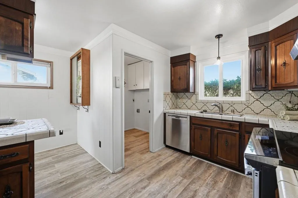 https://cdn.realtyfeed.com/cdn/127/307077444/e5e093250ae0f8eaa234924e69eea180.webp