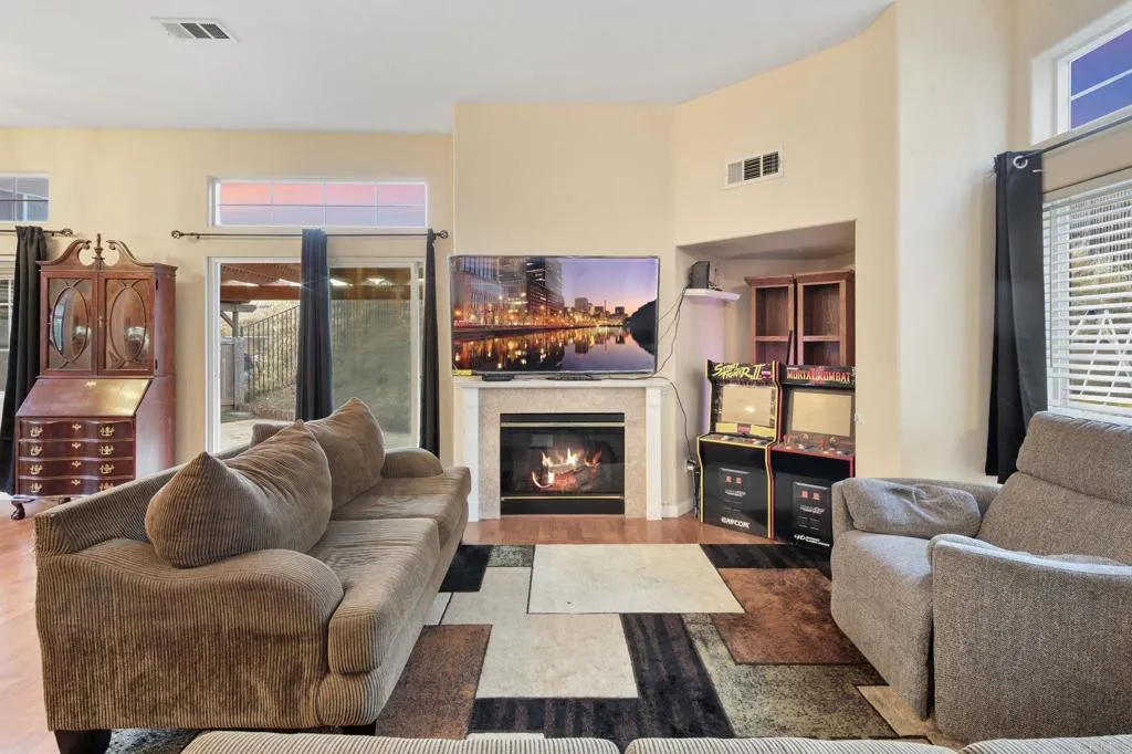 https://cdn.realtyfeed.com/cdn/127/307077532/90a6e4d54158d9e5ae071ba02a929af4.webp