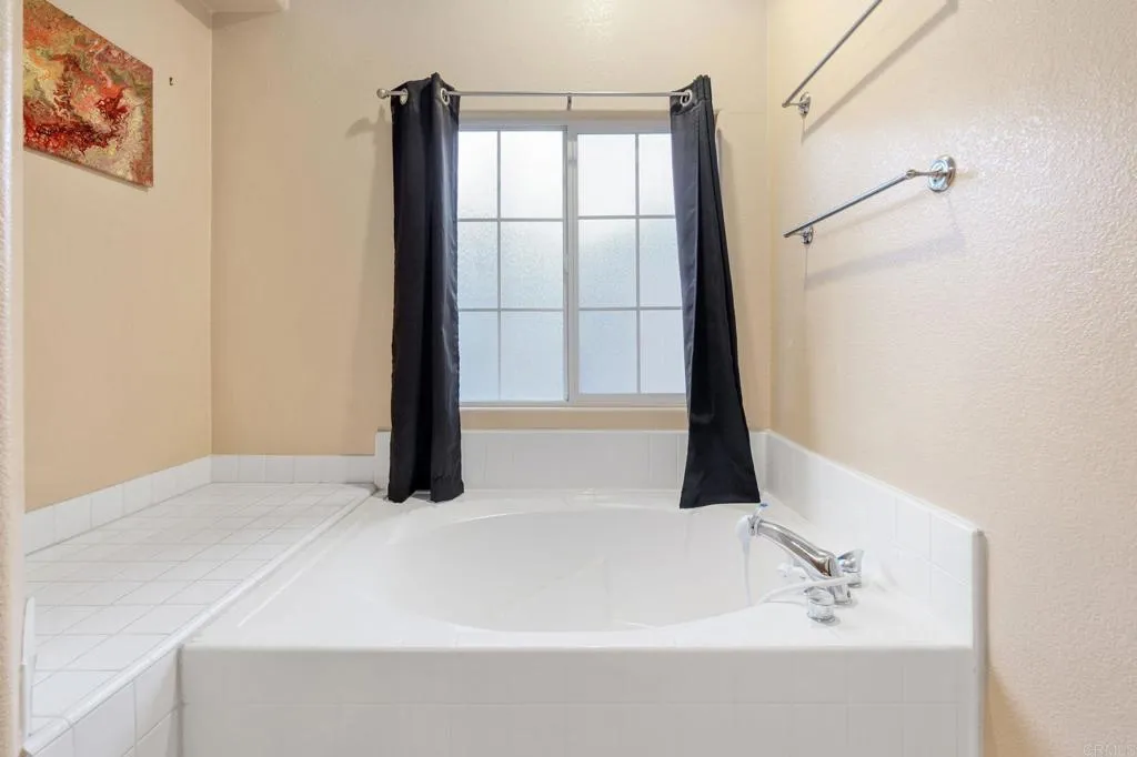 https://cdn.realtyfeed.com/cdn/127/307077532/9bccca9bdf3d8c9884bdac041e2eae21.webp