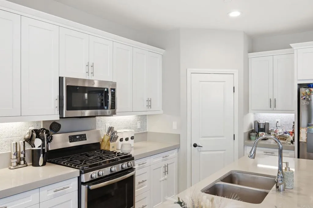 https://cdn.realtyfeed.com/cdn/127/307077533/3c11f1974374e316926448a5762ad94e.webp
