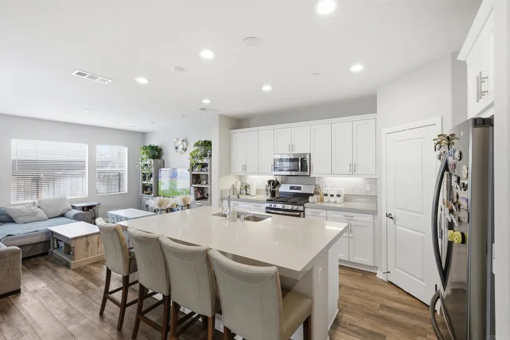 https://cdn.realtyfeed.com/cdn/127/307077533/574acc715ce215db17512c85605a3893.webp