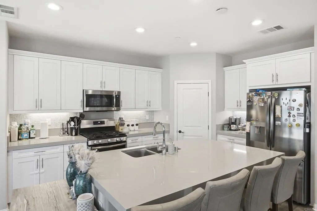 https://cdn.realtyfeed.com/cdn/127/307077533/6dc3ce6cae9c3af5e004a7ed8bbd951f.webp