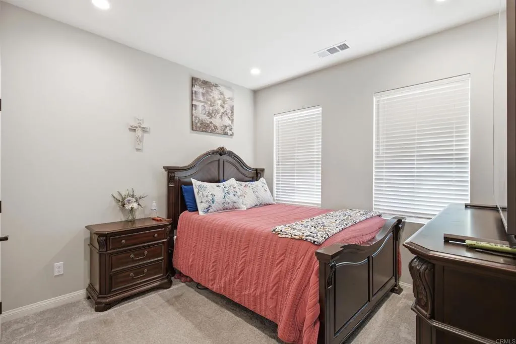 https://cdn.realtyfeed.com/cdn/127/307077533/fc6a8b2b48be860cf777526dbb081a7a.webp