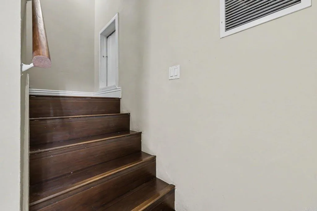 https://cdn.realtyfeed.com/cdn/127/307077538/1200e10e53d9065156c2455468a2119a.webp