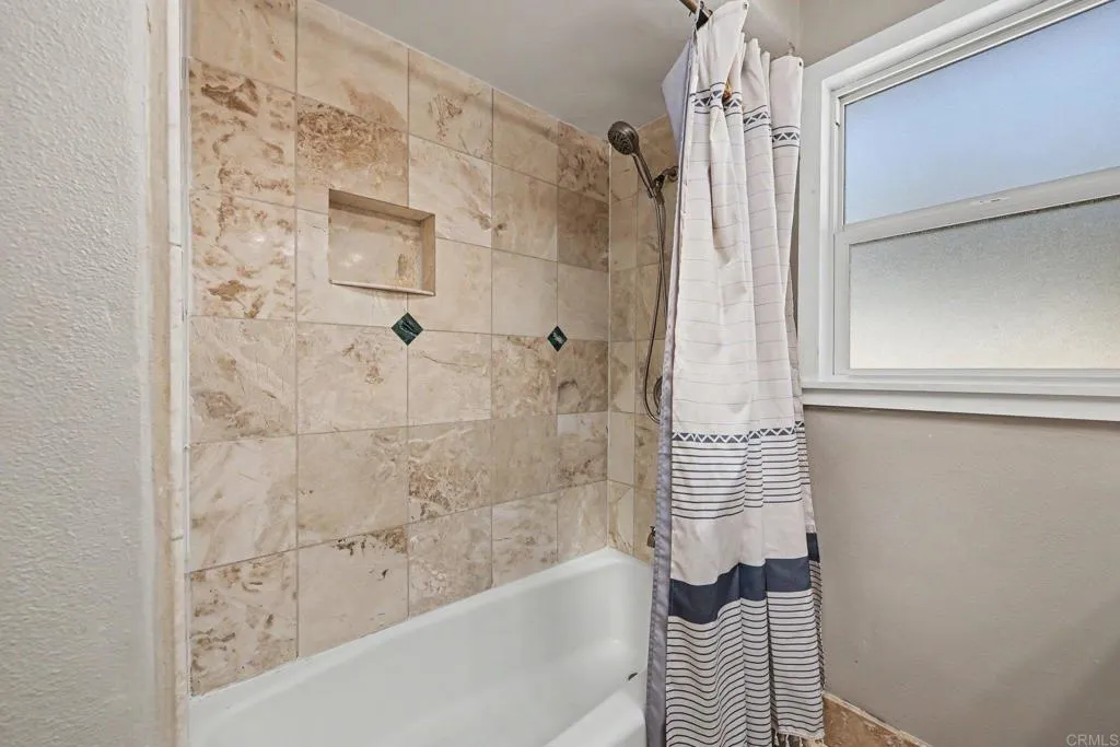 https://cdn.realtyfeed.com/cdn/127/307077538/5ac85daed16b5b6398bc86ef3822c9ee.webp