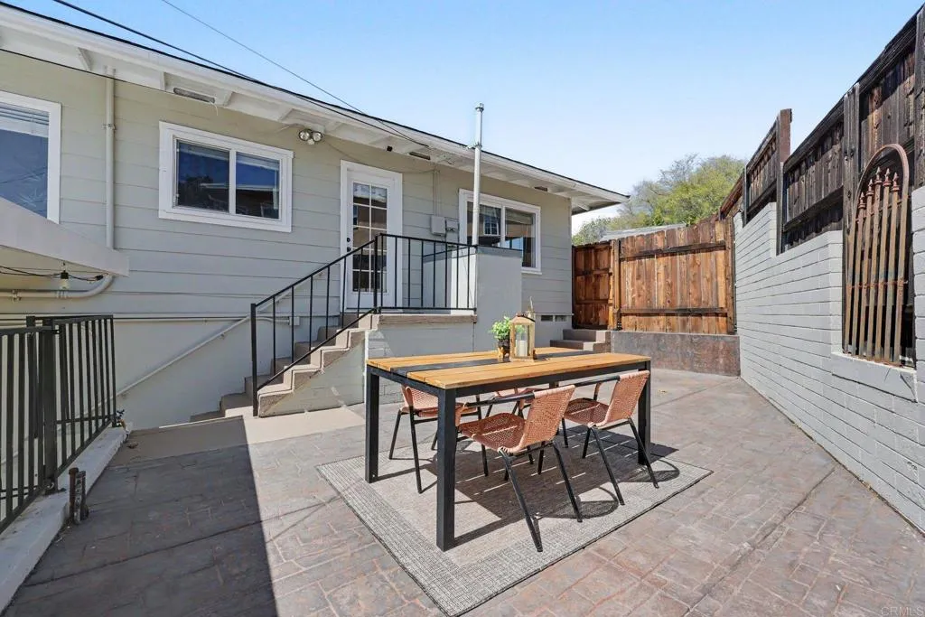 https://cdn.realtyfeed.com/cdn/127/307077538/b999fa800bea739de2d35a3a45ced6eb.webp