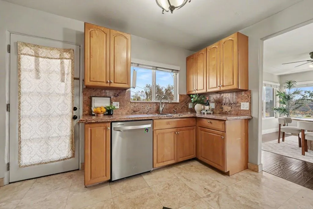 https://cdn.realtyfeed.com/cdn/127/307077538/f08d42ed1cce086645c6fdb15e8c7b48.webp