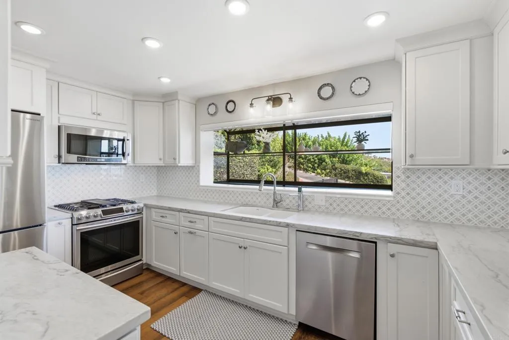 https://cdn.realtyfeed.com/cdn/127/307077557/7121aee3f8f2bc3385f91345b56cd9be.webp