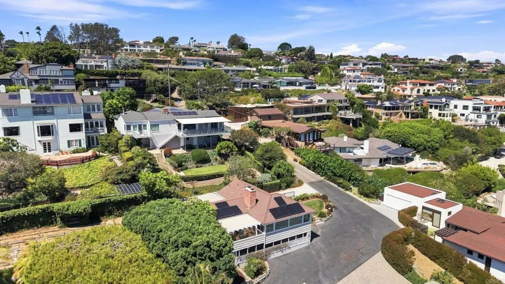 https://cdn.realtyfeed.com/cdn/127/307077557/90e2bc7486ff7df6d5039aea14be7390.webp