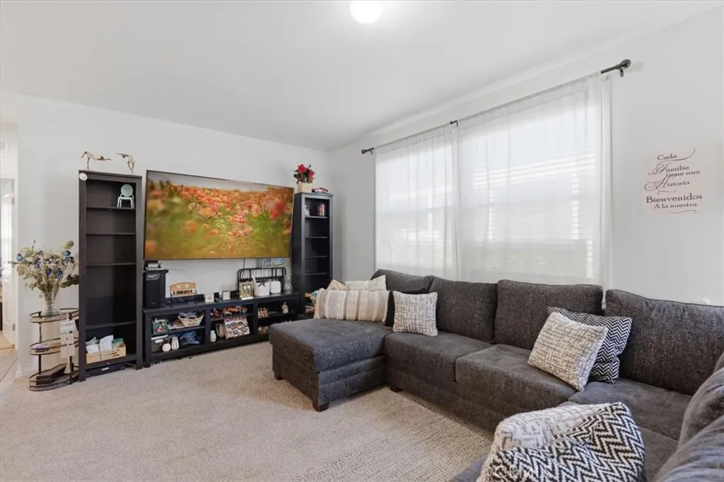 https://cdn.realtyfeed.com/cdn/127/307077564/098d24eea29428d8cd155734f7ad74cf.webp