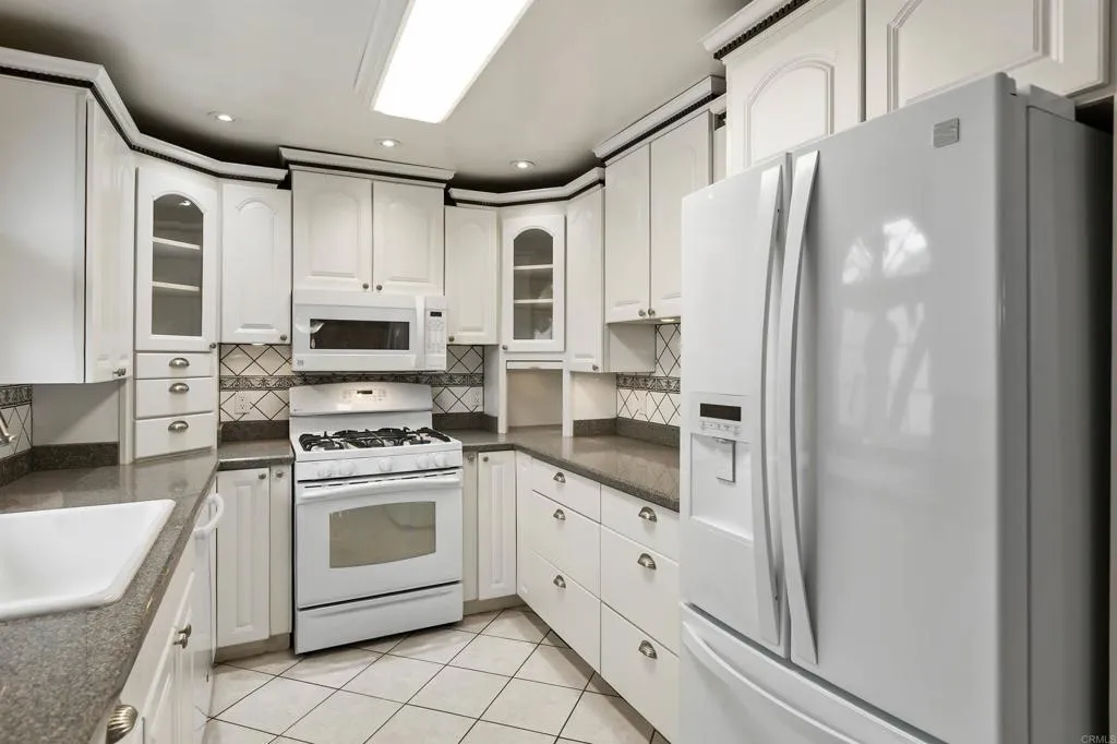 https://cdn.realtyfeed.com/cdn/127/307077566/2d4798d7834e1f99d164e9085a9dee87.webp
