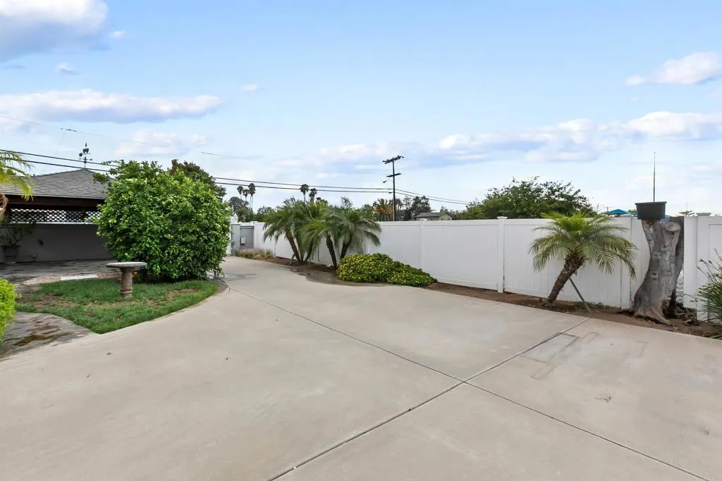 https://cdn.realtyfeed.com/cdn/127/307077566/35a911edd6d44722014f6fb47942d8d7.webp
