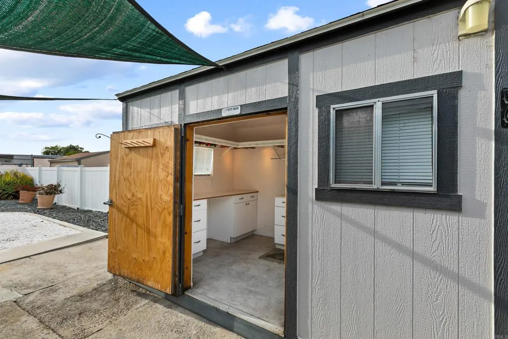 https://cdn.realtyfeed.com/cdn/127/307077566/7b7b9d6582f296671f8089a3d82fe3e1.webp